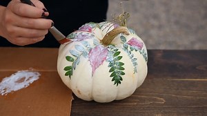 449K views · 11K reactions | This is an older video from Laura Garden Answer, but when we shared this on social media years ago we were overwhelmed with the response! Fun for all ages, with decor that can be enjoyed through November. Make it your own with whatever you find in your garden! | Proven Winners | Facebook