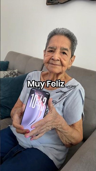 Le Regale Un Nuevo Celular A Mi Abuela