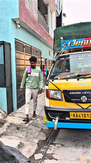 Muhammad Rafiq on Instagram: "ಚಿನ್ನಾ ನನ್ ಬಗ್ಗೆ ಮಾತಾಡು ನನ್ ಪ್ರೊಫೆಷನ್ ಬಗ್ಗೆ ಅಲ್ಲಾ ❤️✨✌️ #drivinglovers😍 #reach1million #instakarofeelkaro #viralreels #trendwithme #explorepage✨ #kannadareels #instadailyreels"