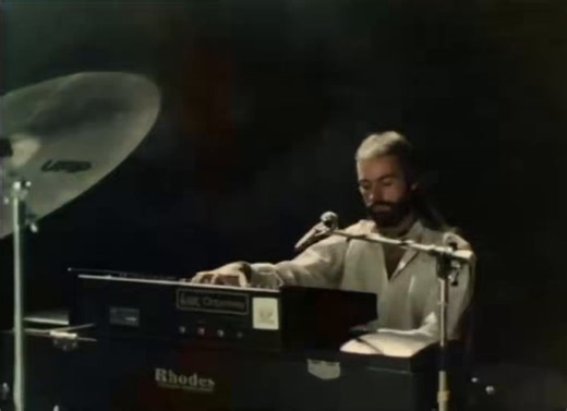 What a great song!! 🎶 ‘Kiss you all over’ by Exile 1978 🔥😅