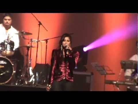 Shreya Ghoshal singing bhojpuri song 'Zubeda' at J & J Auditorium Mauritius