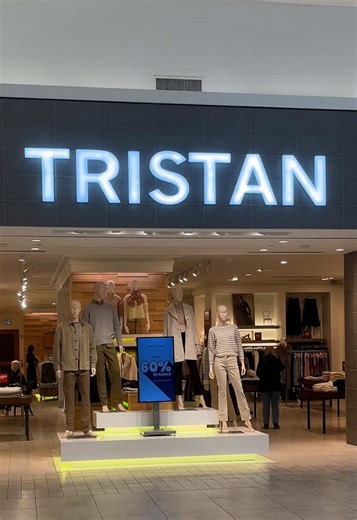 Prochain rendez-vous à l’horizon? Soyez sur votre 36. ✨ Des looks impeccables à découvrir chez Tristan aux Galeries d'Anjou. #modehomme #complet #GaleriesDAnjou #montrealest #suit