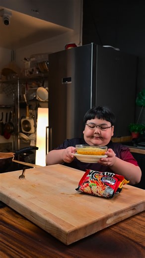 When my son eats noodles | BanKii