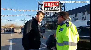 VIDEO. Poliţia deblochează roţile unor maşini! | PortalSM