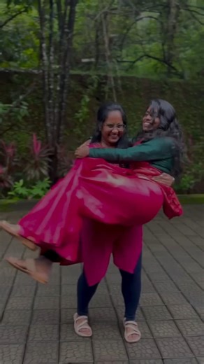 Best Friend Always lift each other #liftcarry #liftmyfriend #youtubeshorts #uthaliya #girlhood