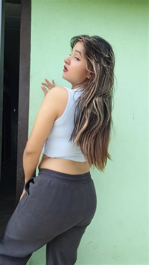 Moon🌙🇳🇵 (@moon.smii)’s videos with original sound - Royal