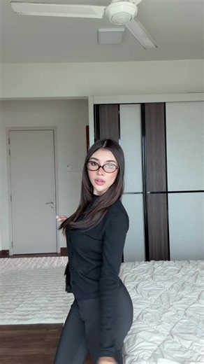 Exploring Scha Elinnea's Latest Trends