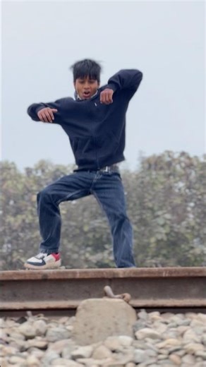 Bnku bhiya😅aj to ayn pick-up se pddi pddi sa bcha😱🙏#viral #shortsfeed #trending #funny #shorts ||