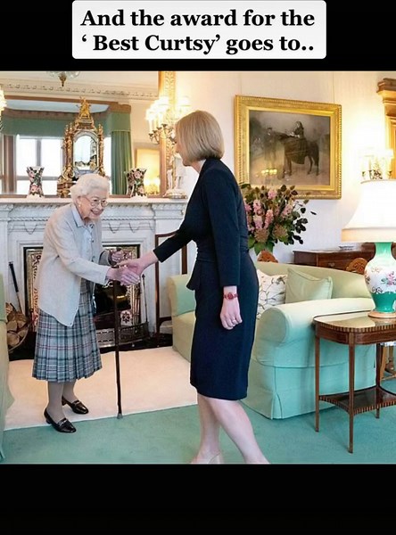 Royal Curtsying: Best Curtsy Etiquette in the Royal Family of England