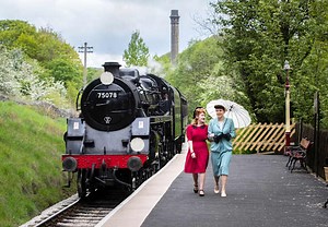 In Pictures: Jive dancing and vintage vehicle displays at 1940s weekend