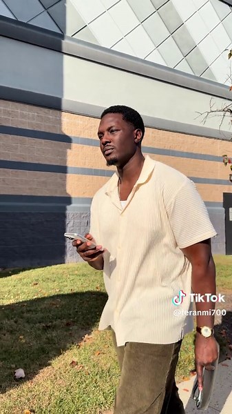 Nigerian Men and Their Fashionable Man Purses