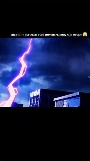 kiragaya on Instagram: "#这段令人着迷的视觉效果不仅仅是一段舞蹈表演,而是一种精心设计的同步视觉艺术形式,在这里动作、几何和协调融为一体,形成一个活的结构。你所看到的是一组表演者使用相同的蓝色道具(很可能是雨伞或扇子),以精确的层次排列,通过前方视觉呈现出几乎像电脑生成一样的图案。 这种技巧常用于亚洲的大型舞台秀和传统文化演出中,它依靠人类“曼陀罗式”的队形,每一位表演者就像一幅动态画面中的“像素”。舞者穿着黑色服装,是为了降低个人存在感,从而让鲜艳的道具主导视觉效果,创造出漂浮形状的错觉。 要实现这样的队形,需要高度训练、严格的空间感把握和准确的时间同步,因为即便只有一个人的动作偏差,也会破坏整体的对称性。 这是一种强有力的例子,展示了群体动作和视觉设计如何把简单的物品转变为动态艺术——证明了编舞不仅是舞蹈,更是一种视觉工程形式,而表演者本身就是画布。"