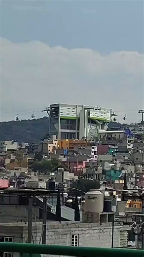 Sólo hay que ver el terreno que esta abajo del Cablebús en edo. MEX para entender que la propuesta del @Gob_Puebla no es la más adecuada, la geografía de la ciudad no tiene nada que ver con esto! @AssenetLavalle @dobbyloca