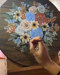 This artist has the most beautiful process for hand-painting flowers 🌸 | UNILAD