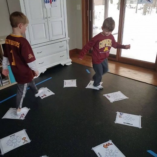 Winter themed gross motor game! . https://www.pinkoatmeal.com/snowflake-hop-winter-gross-motor/ . A fun and easy game that works on direction following and several gross motor skills. . This is simple to play with one kid or a whole group of kids. . Play it as seen in the video or make it into a musical chairs version game. . Walk or hop between each snowflake ❄ . ☝️Follow Pink Oatmeal for more ideas and resources! | Physical Activity & Motor Development for Kids by Pink Oatmeal