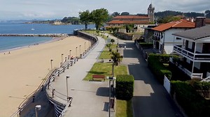 Os invitamos a conocer Lluanco/Luanco, la villa marinera más próxima al Cabo Peñes, el punto más septentrional de Asturias o, como decimos por aquí, el Norte del Norte. ℹ http://bit.ly/2dNV8hb © 🎥Asturuta | Turismo Asturias