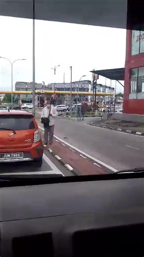 49K views · 636 reactions | Mohon pihak berwajib ambil tindakan, akan merebak jika tidak dibendung. Pernah viral tempat lain katanya. | Orang Kota - Tinggi | Facebook