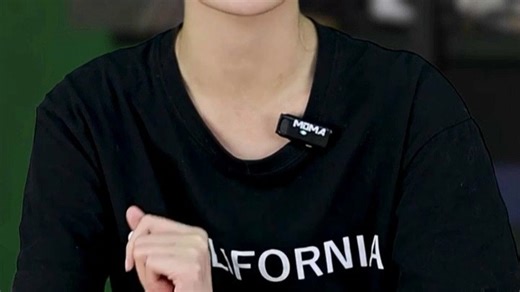 罗技Pop Keys 智能表情键盘实测体验：告别沉闷打字，用趣味表达点亮日常沟通