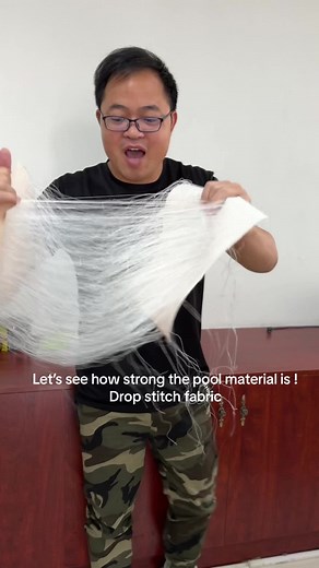 Let’s see how strong the pool material is ! PVC drop stitch fabric inflatable pool 🏊‍♀️ #inflatablepool #inflatableswimmingpool #dropstitch #ipoolgoinflatablepool #poolfactory #poolparty #fyp #fypage