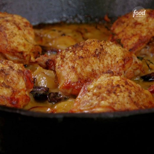 Heirloom garlic adds a more intense, sweet flavor to chicken thights! *deep breath* Say no more. Valerie Bertinelli's #HomeCooking, Sundays at 11a|10c Save the recipe: https://foodtv.com/2WXVNOW! | Food Network
