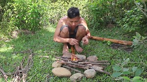 Primitive ways to craft a stone axe