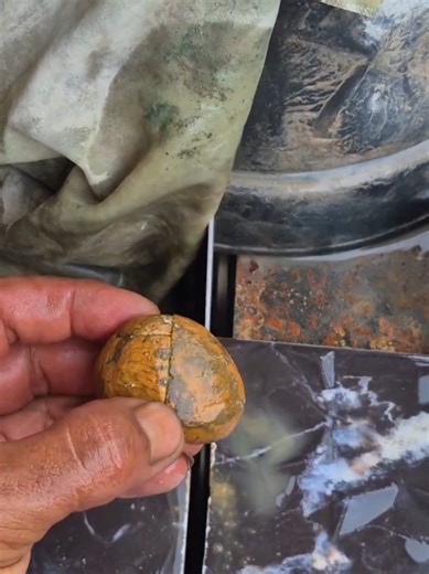 The Art of Stone Cutting: Crafting Beautiful Crystals