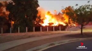 There are dramatic pictures of the moment a massive scrub fire threatened Morphett Vale homes. The fire was deliberately lit, and fed-up locals say it happens all the time. Download the 7NEWS app: 7news.link/7newsapp #MorphettVale #7NEWS | 7NEWS Adelaide