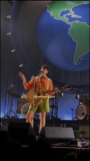 Exploring the Lyrics of Vampire Weekend's 'Campus' - Full Translation Included