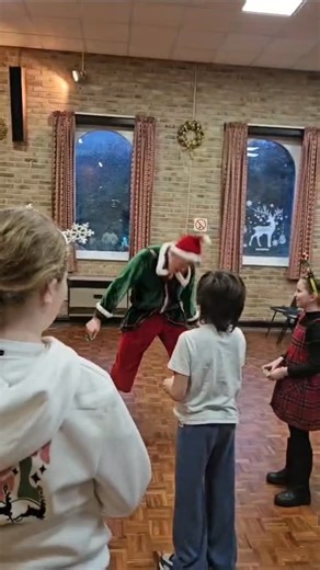 We had a suprise visit from Sparky the Elf at our Elf the musical workshop! What a mischief he was! | Gigglefizz Entertainment