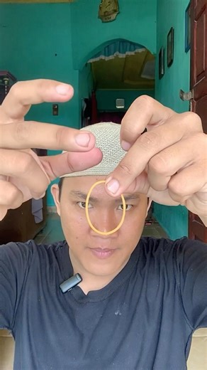 The trick of breaking and connecting rubber bands