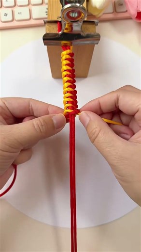A detailed tutorial for making a festive handmade bracelet