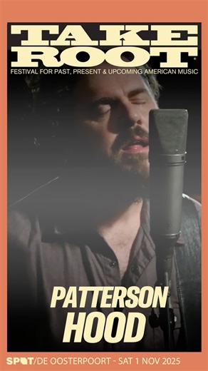 #takeroot2025 Patterson Hood bracht begin 2025 eindelijk weer een soloalbum uit. Exploding Trees & Airplane Screams is een intiem en gelaagd werk waarin hij terugblikt op zijn jeugd en jongvolwassen jaren. 2025 is ook een jaar met “firsts”, want dit jaar is het voor het eerst dat Patterson Hood solo naar Groningen komt. Hood wilde een duidelijk andere richting inslaan dan met Drive-By Truckers, en zo ontstond er minder ruimte voor gitaren en meer ruimte voor experimentele geluiden. Maak je dus k