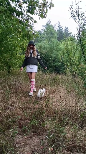 The Ukrainian girl is walking in the autumn garden. #ukraine #girl