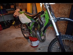 Kawasaki Kx125 top end rebuild (part 1)