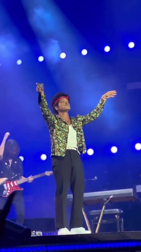 Bruno Mars Live Performance of ‘24k Magic’ in Sydney, Australia