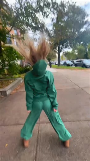 Sum :) on Instagram: "thanks to my cameraman @amandapowe11_ #dance #dancer #pompom #vogue #fortnite"