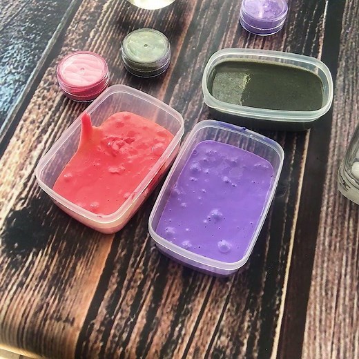 Use thermochromic pigment to create color changing slime! So easy to do once you know how to make slime and your heat sensitive pigments can be added to slime. Get full recipe and what I used here (pssst, the kids LOVE this) https://www.momdot.com/color-changing-slime-recipe-thermochromic-pigment/ | MomDot