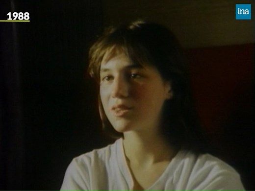 CHARLOTTE FOR EVER. 1988, Charlotte Gainsbourg revient sur ses débuts au cinéma. Elle évoque ses premiers tournages (« Paroles et musique » et « L'effrontée ») et confie ne pas savoir si elle deviendra actrice plus tard. Charlotte Gainsbourg présidera le Festival de Deauville 2021. | INA