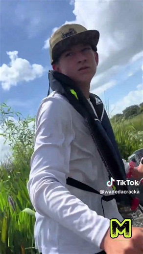 Cutting Through Thick Weeds Like Butter! 🌿🚤 #MudSkipper #surfacedrive