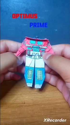 Paper craft 'Optimus Prime'