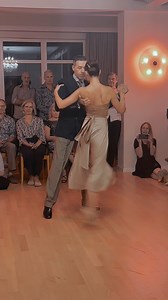 Performance at TA-TAA - Tangohotel im Taunus with Elvira Lambo After receiving many comments on this post I’ve decided to update the post with the text that is somewhat thought provoking. What is the true essence of Argentine Tango? Is it rooted in the traditional, intimate Milonguero style, or does it lie in the freestyle innovation of performance Tango? The dance, much like all art, seems to evolve with each generation. But at what point does evolution become dilution? Can Tango ever be fixed 
