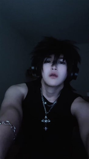 Emo Fashion and WLW Culture Explained