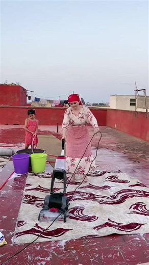 فيديو تلاح من الصخيرات فين وصل غزلات | scrubbing cleaning