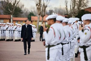 30 ans après, il est de retour: la longue histoire du service militaire en France