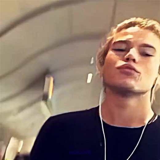 2023 Supermodels and Looksmaxing Trends