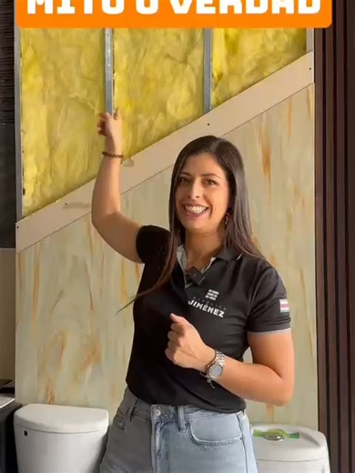 🎥 Verdad o mito… ¿De verdad un aislante puede cambiar la sensación dentro de un espacio? La respuesta está en lo que usted siente todos los días: menos calor, más confort y un ambiente mucho más agradable. Un buen aislante ayuda a mantener la temperatura, reduce el ruido y protege su estructura, sin importar si es una casa, local o bodega. No se trata solo de cubrir , se trata de mejorar la calidad del espacio. 👉 El confort no es un mito. 💰 Precio: ₡39,999 el paquete de 18 m² WhatsApp: wa.me/