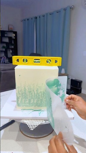 Easy Cake Stencil Design #stencilcake #stencil #buttercreamcake