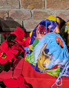 4K views · 242 reactions | ✨ O espírito natalício já ilumina o Bar Bar! Hoje é dia de celebrar com alegria e amor, recebendo as crianças do Sambizanga para uma festa inesquecível. O Natal Solidário chegou trazendo sorrisos e momentos mágicos. Juntos, espalhamos a generosidade e a felicidade por toda parte.  #NatalSolidário #CelebraçãoComAsCrianças | Bar Bar | Facebook