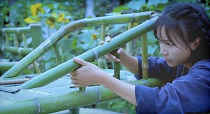 Watch a Brilliant Chinese Craftswoman Create Bamboo Furniture From Scratch