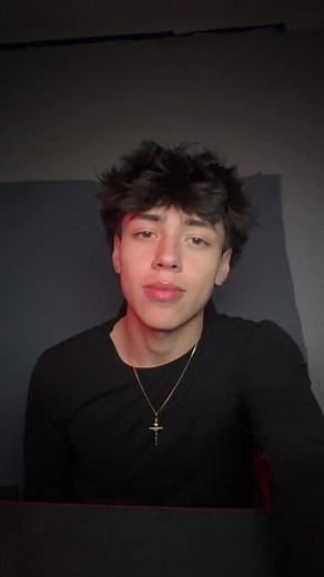 Exploring the Symbolism of Cross Necklaces